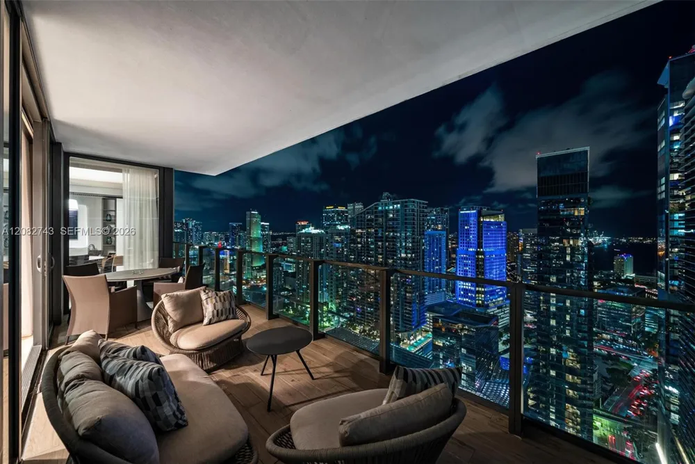 88 SW 7th St #3801 Miami, FL 33130