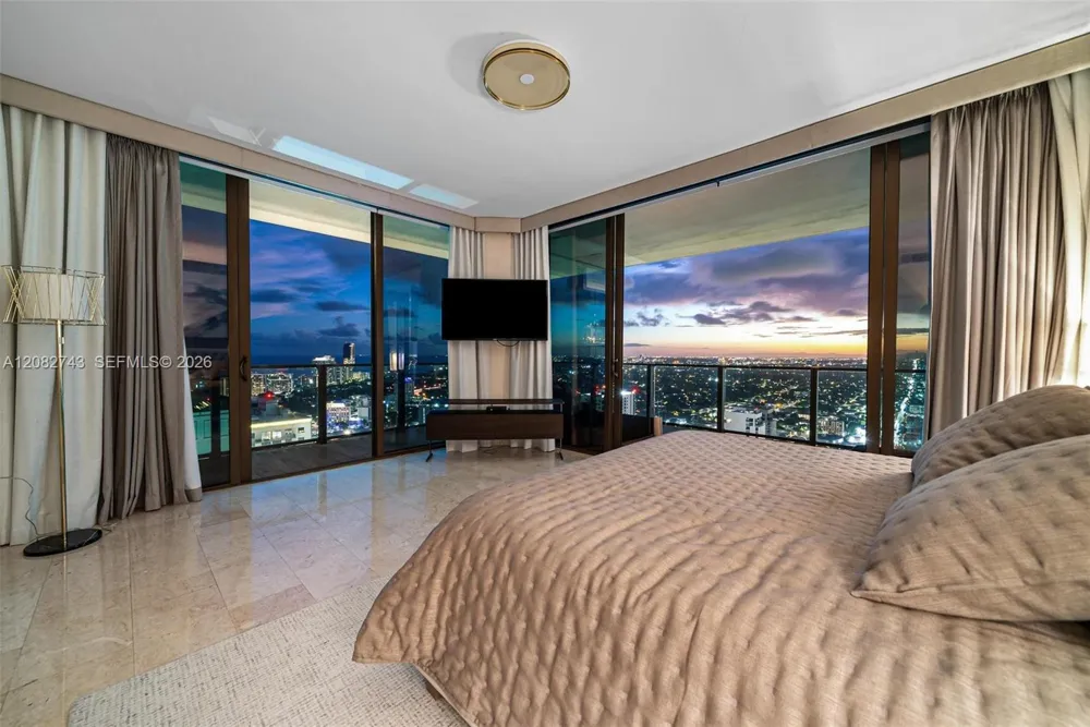 88 SW 7th St #3801 Miami, FL 33130