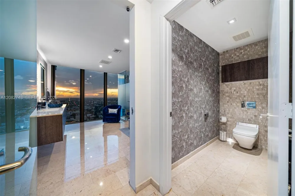 88 SW 7th St #3801 Miami, FL 33130