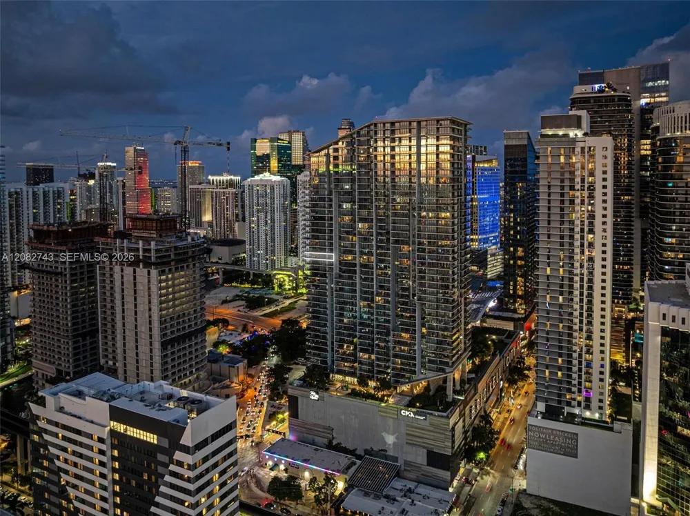 88 SW 7th St #3801 Miami, FL 33130
