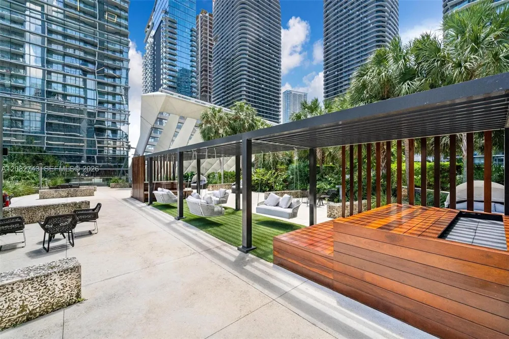 88 SW 7th St #3801 Miami, FL 33130