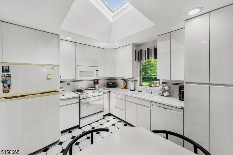 12 Cedar Grove Pl Old Bridge, NJ 08857