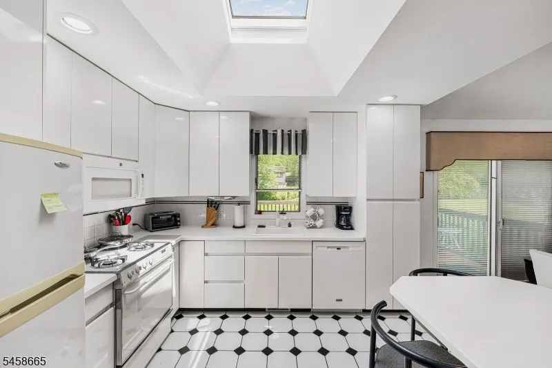 12 Cedar Grove Pl Old Bridge, NJ 08857