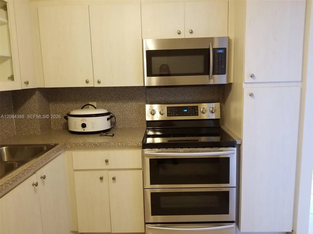 4400 Hillcrest Dr #300-B Hollywood, FL 33021