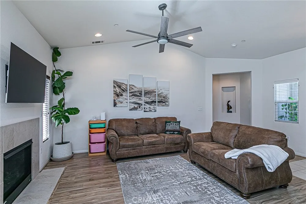 1452 W Beacon Santa Maria, CA 93458