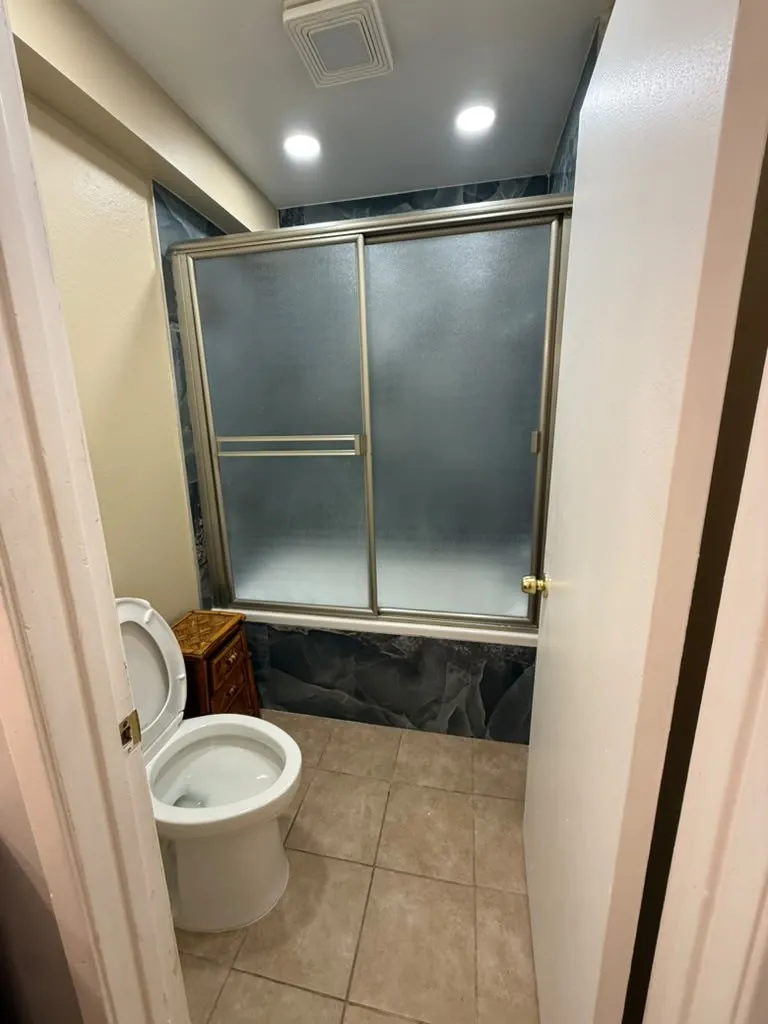 17900 Sherman #504 Reseda, CA 91335