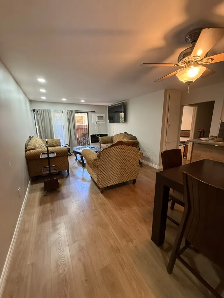 17900 Sherman #504 Reseda, CA 91335