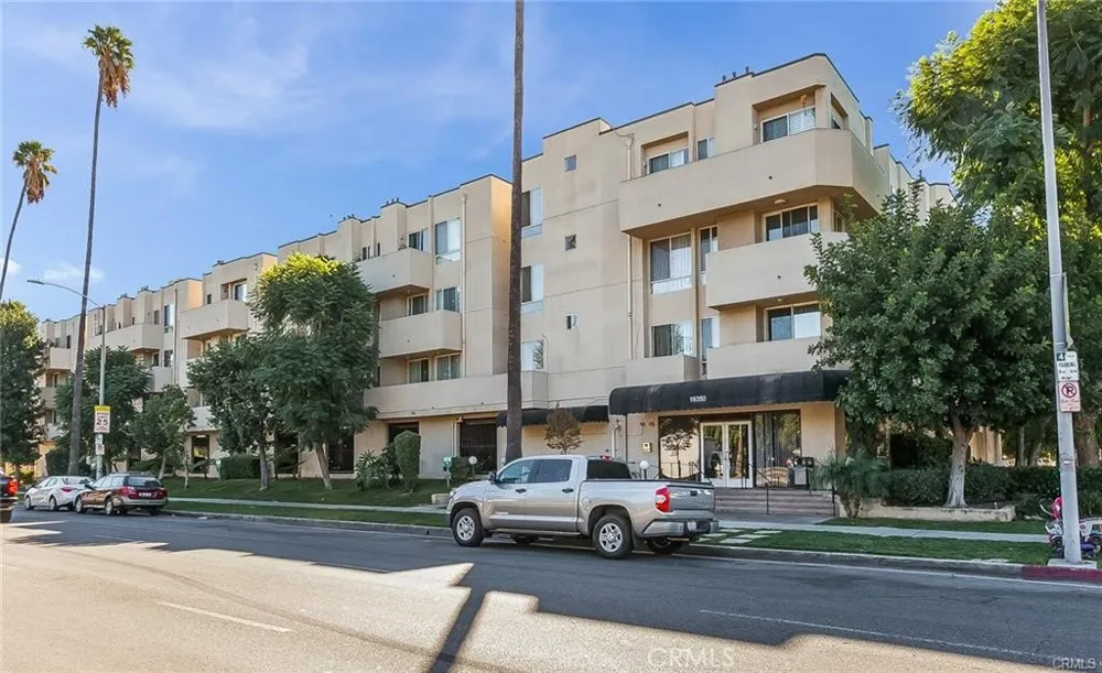17900 Sherman #504 Reseda, CA 91335