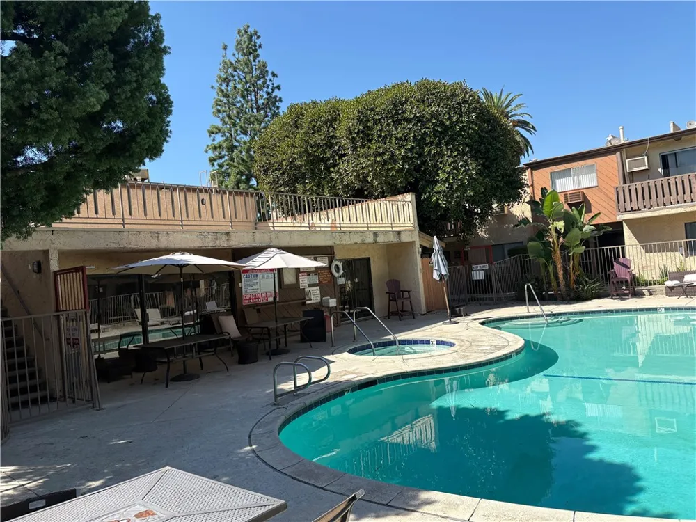 17900 Sherman #504 Reseda, CA 91335