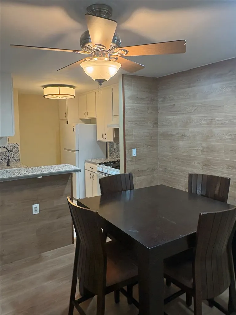 17900 Sherman #504 Reseda, CA 91335