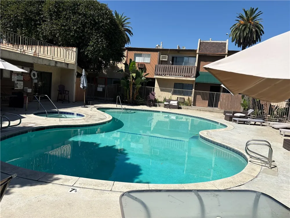 17900 Sherman #504 Reseda, CA 91335