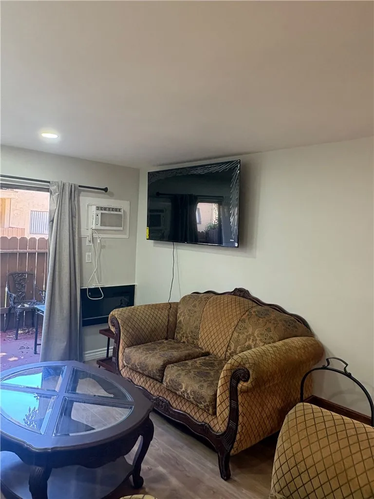 17900 Sherman #504 Reseda, CA 91335