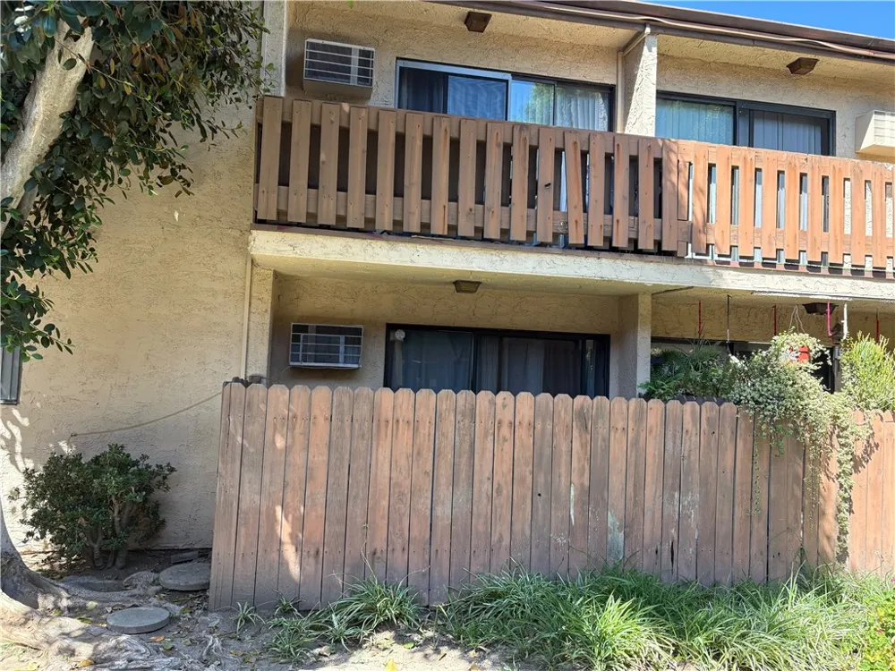 17900 Sherman #504 Reseda, CA 91335