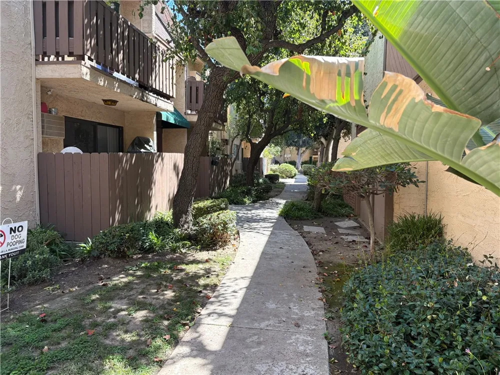 17900 Sherman #504 Reseda, CA 91335