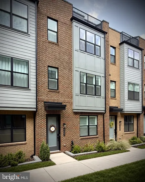 4923 CHURCHILL MEWS