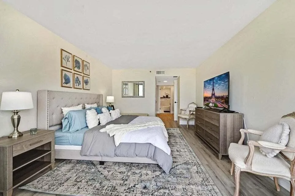 4201 OCEAN #1605 Boca Raton, FL 33431