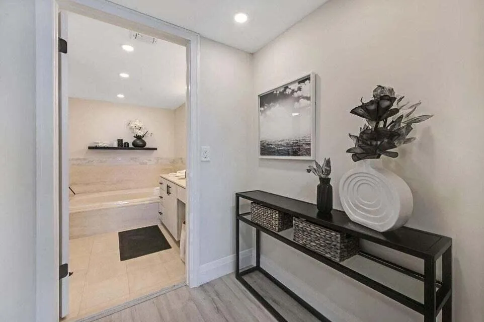 4201 OCEAN #1605 Boca Raton, FL 33431