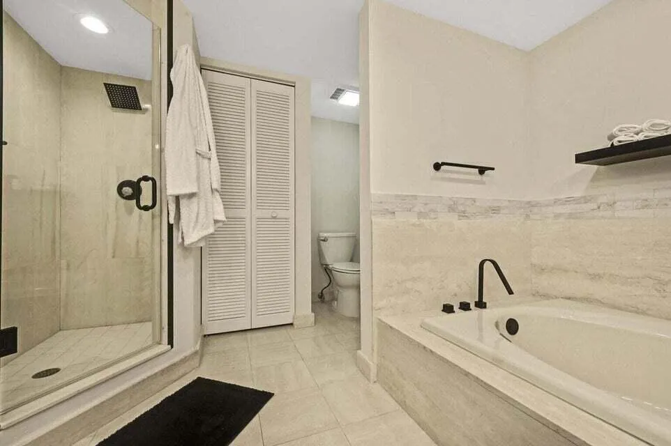 4201 OCEAN #1605 Boca Raton, FL 33431