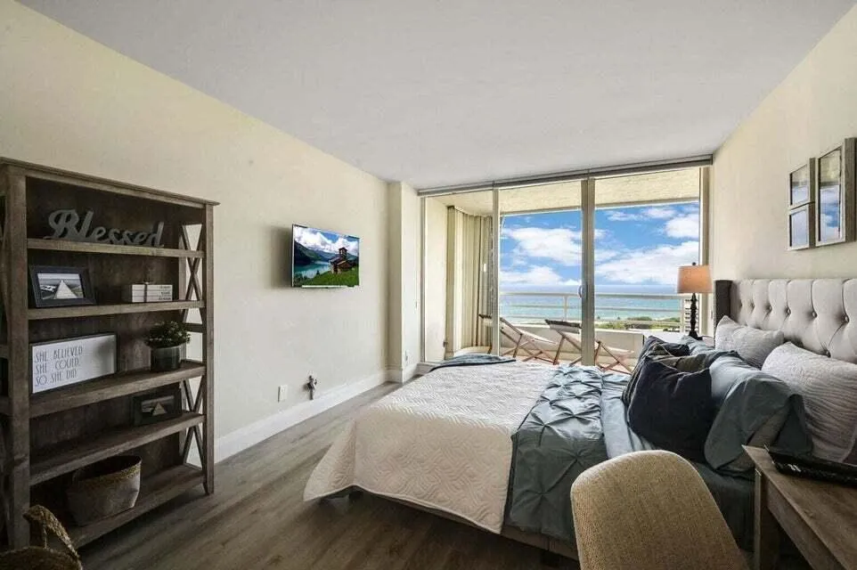 4201 OCEAN #1605 Boca Raton, FL 33431