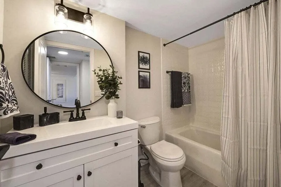 4201 OCEAN #1605 Boca Raton, FL 33431
