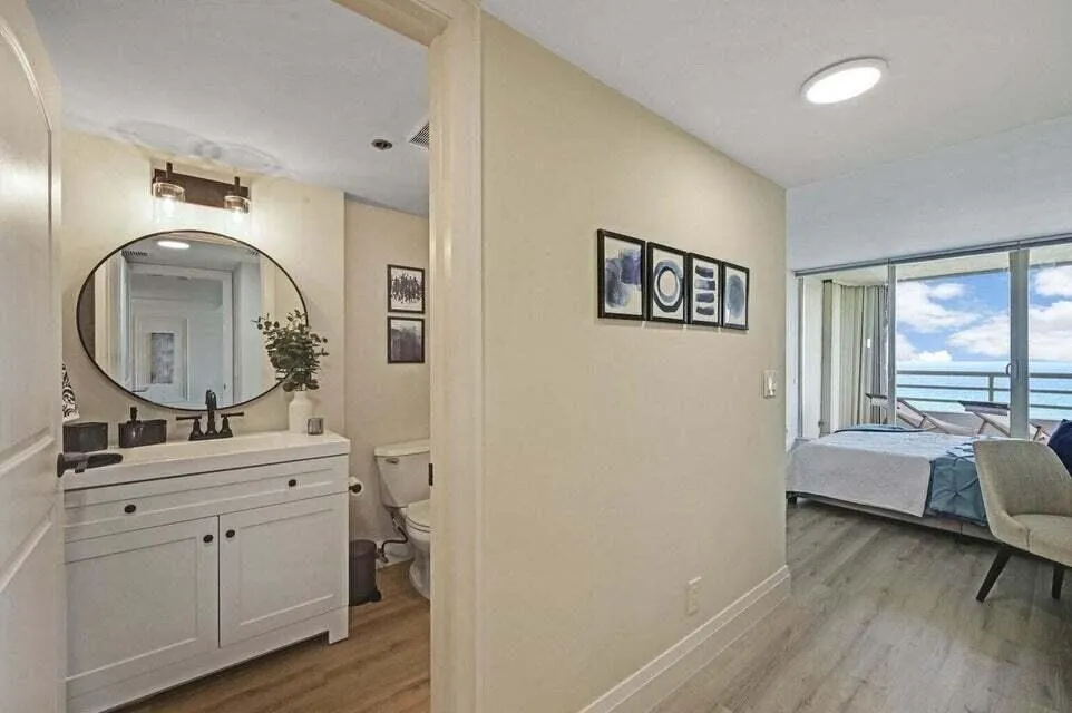 4201 OCEAN #1605 Boca Raton, FL 33431