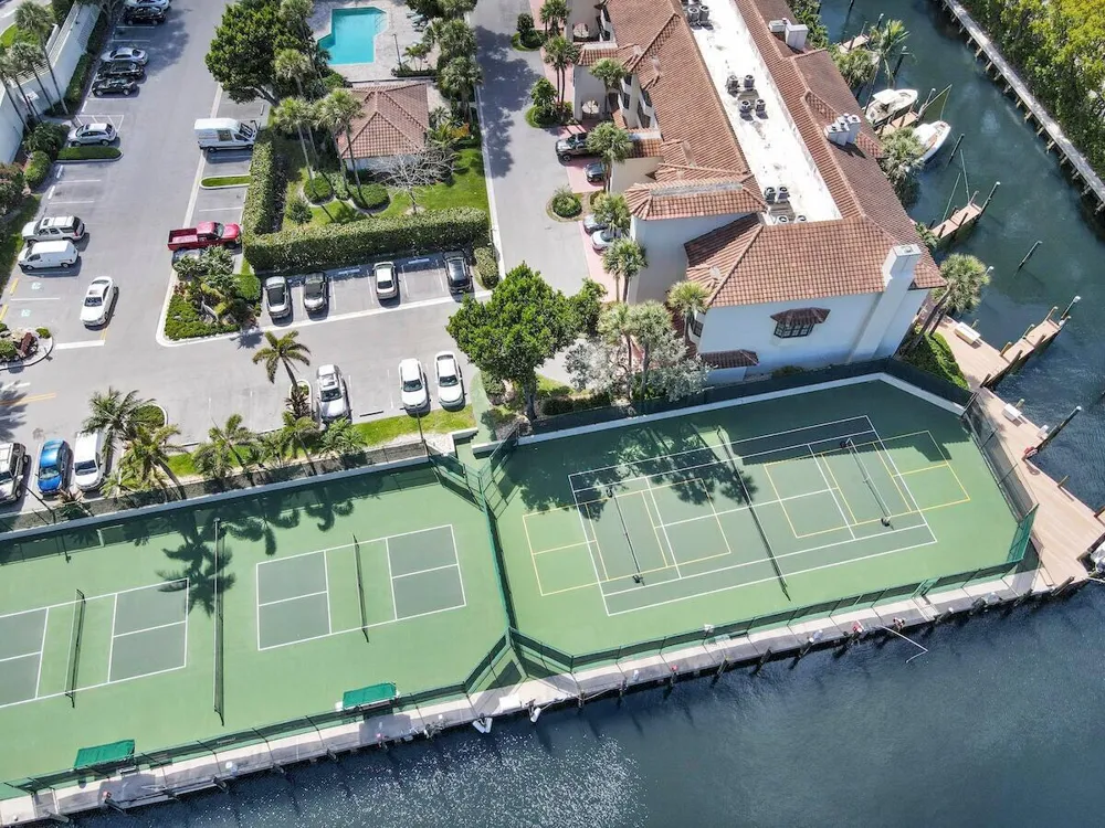 4201 OCEAN #1605 Boca Raton, FL 33431