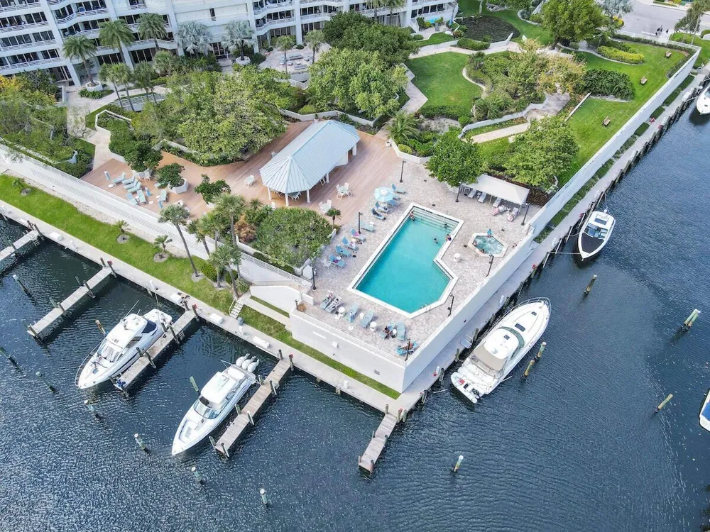4201 OCEAN #1605 Boca Raton, FL 33431