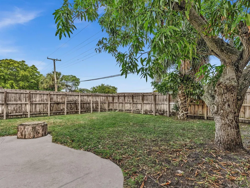 222 NE 9th Avenue Deerfield Beach, FL 33441
