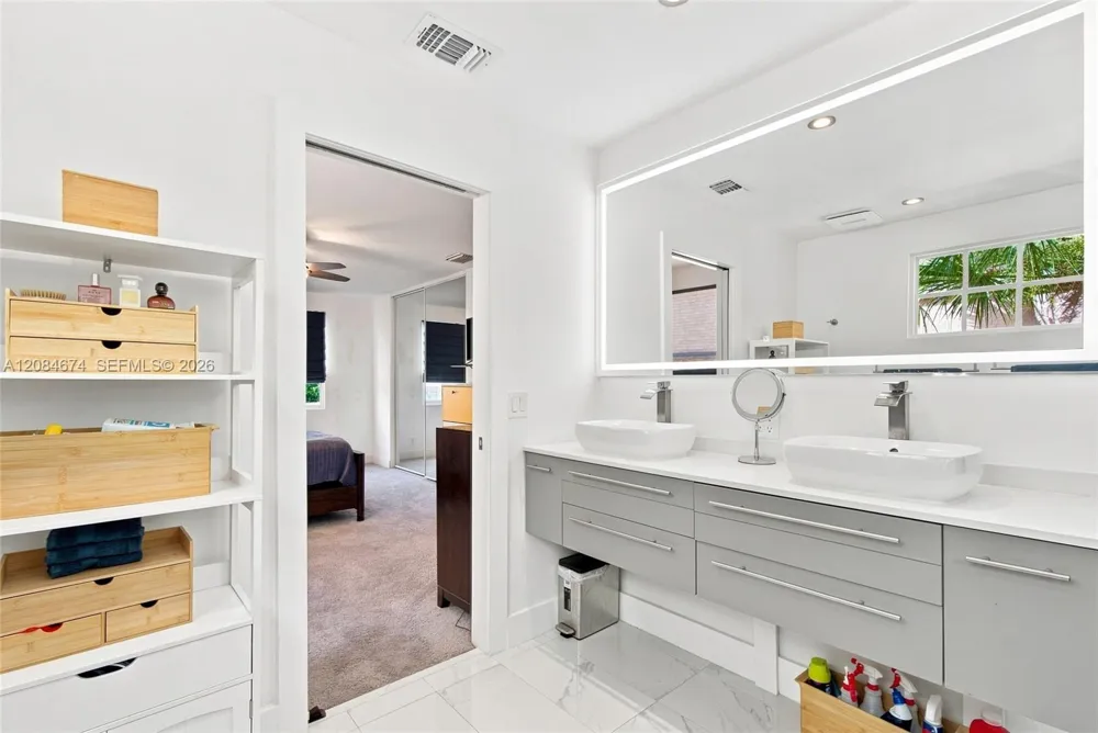 10830 NW 12th Pl Plantation, FL 33322