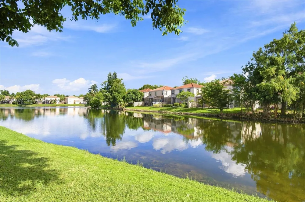 10830 NW 12th Pl Plantation, FL 33322