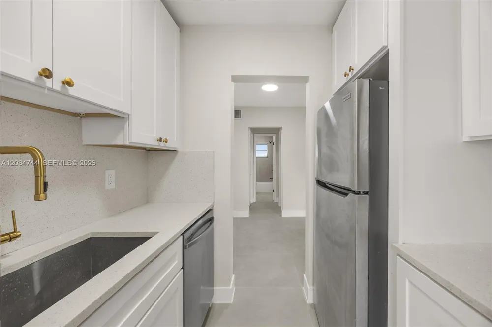 2418 Polk St #204 Hollywood, FL 33020