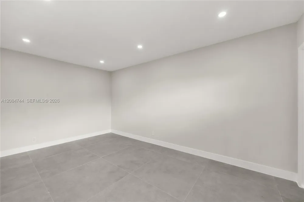 2418 Polk St #204 Hollywood, FL 33020