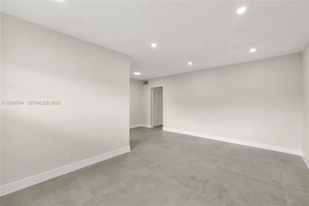 2418 Polk St #204 Hollywood, FL 33020