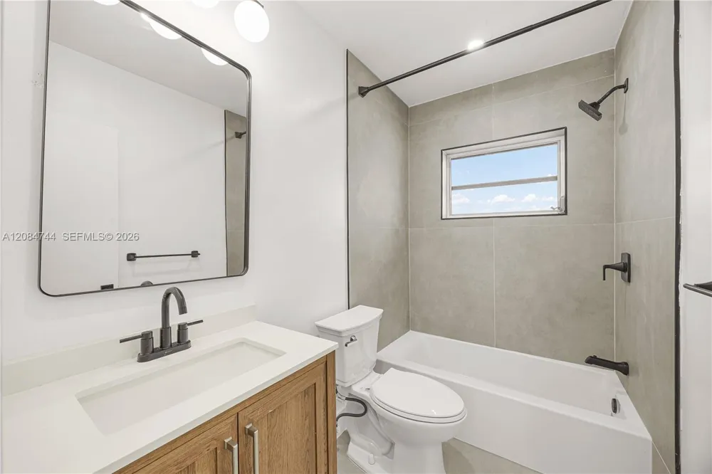 2418 Polk St #204 Hollywood, FL 33020