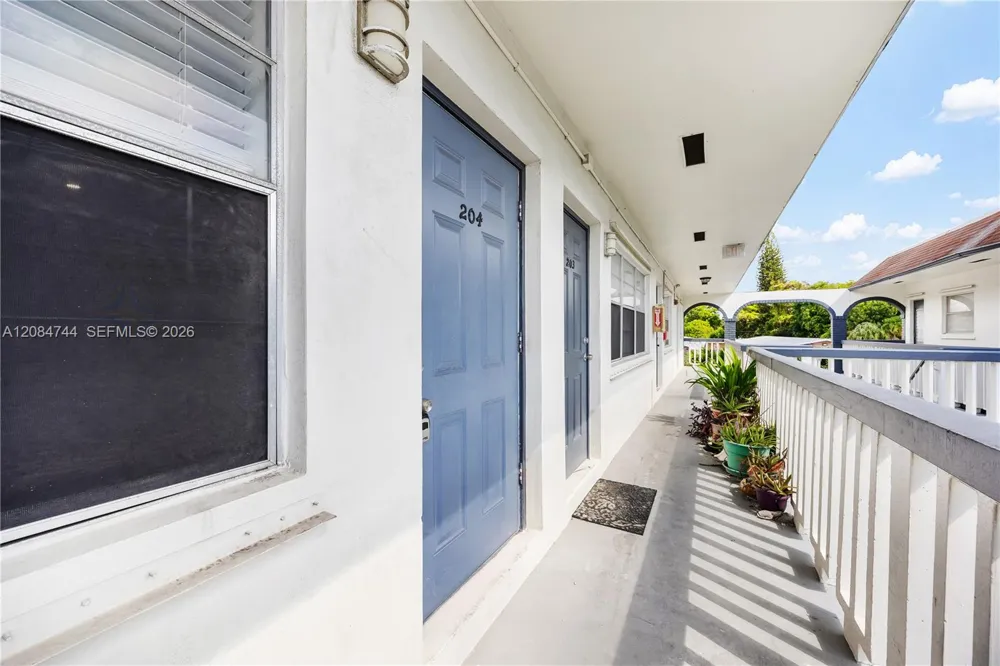 2418 Polk St #204 Hollywood, FL 33020
