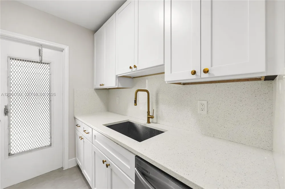 2418 Polk St #204 Hollywood, FL 33020