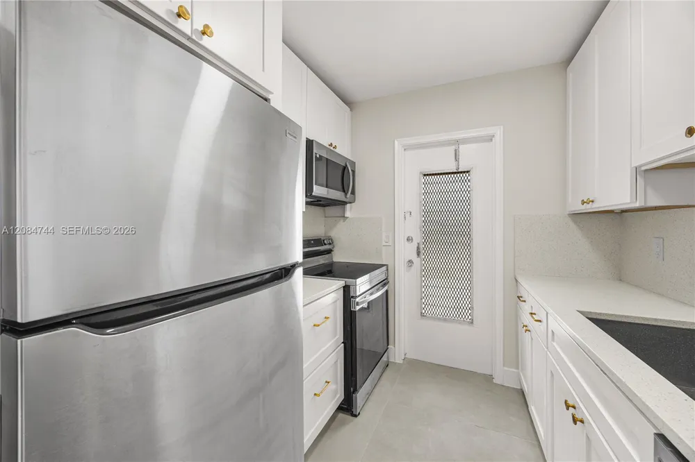 2418 Polk St #204 Hollywood, FL 33020