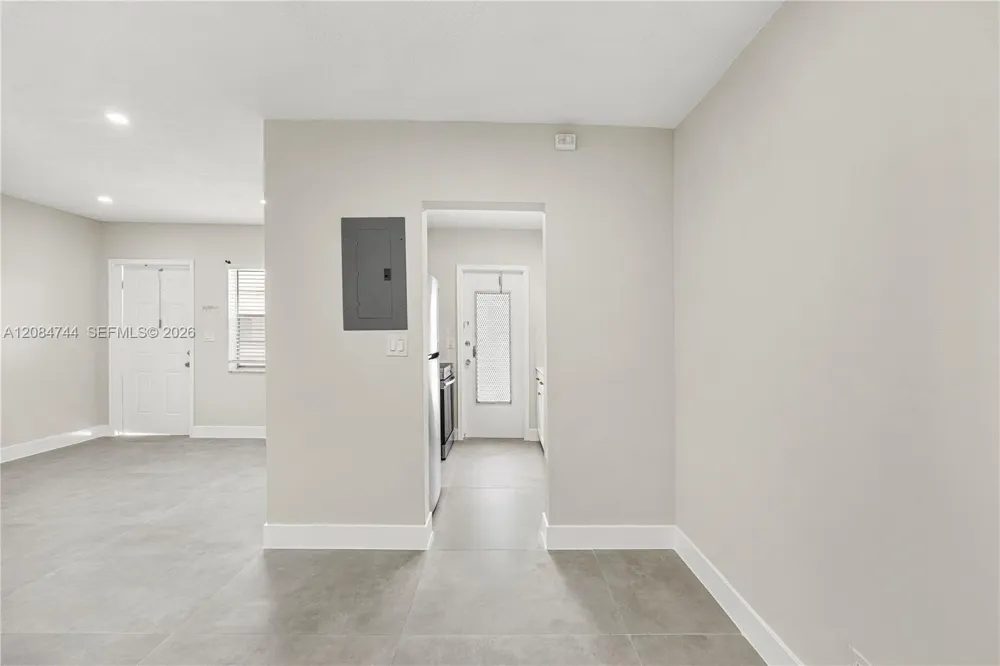 2418 Polk St #204 Hollywood, FL 33020
