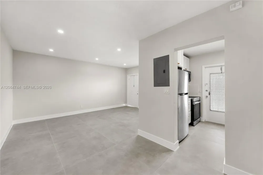 2418 Polk St #204 Hollywood, FL 33020