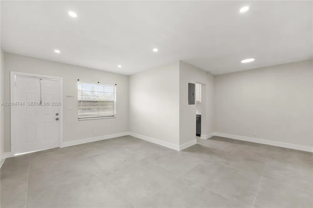 2418 Polk St #204 Hollywood, FL 33020