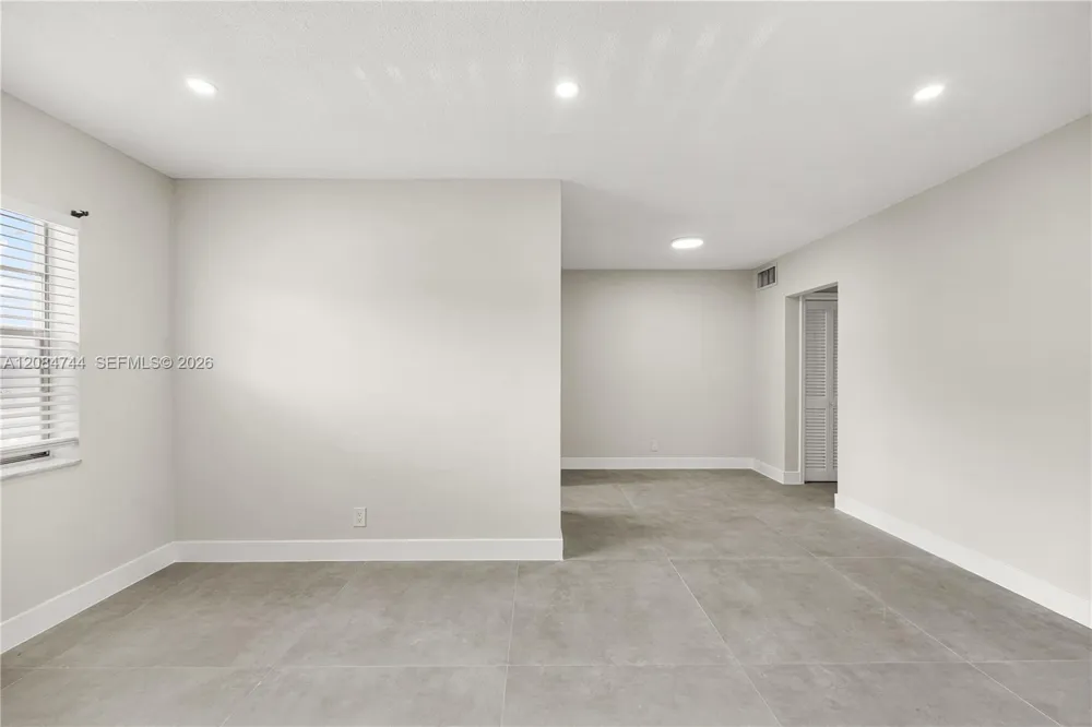 2418 Polk St #204 Hollywood, FL 33020