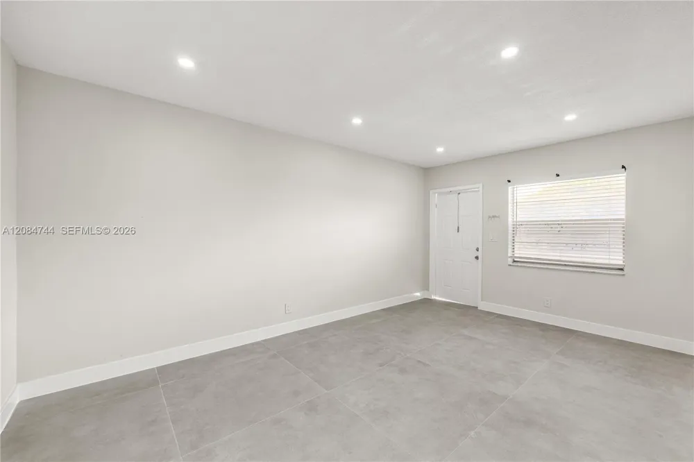 2418 Polk St #204 Hollywood, FL 33020