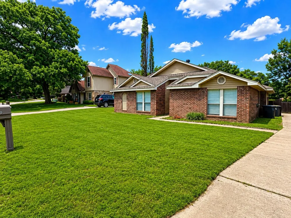 5505 Oak Brook Road Arlington, TX 76016