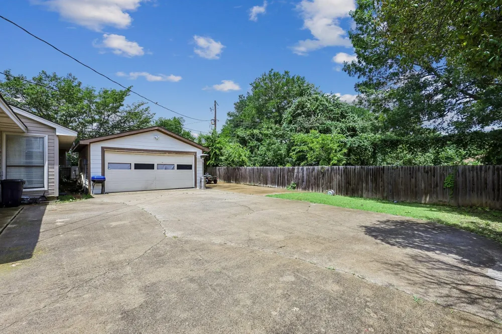 5505 Oak Brook Road Arlington, TX 76016