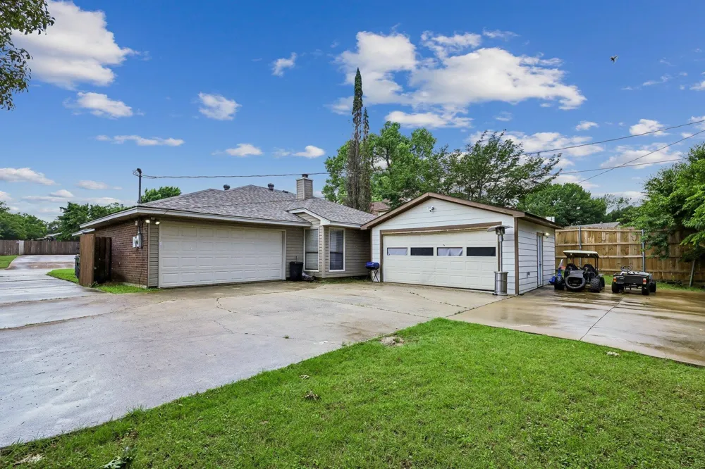 5505 Oak Brook Road Arlington, TX 76016