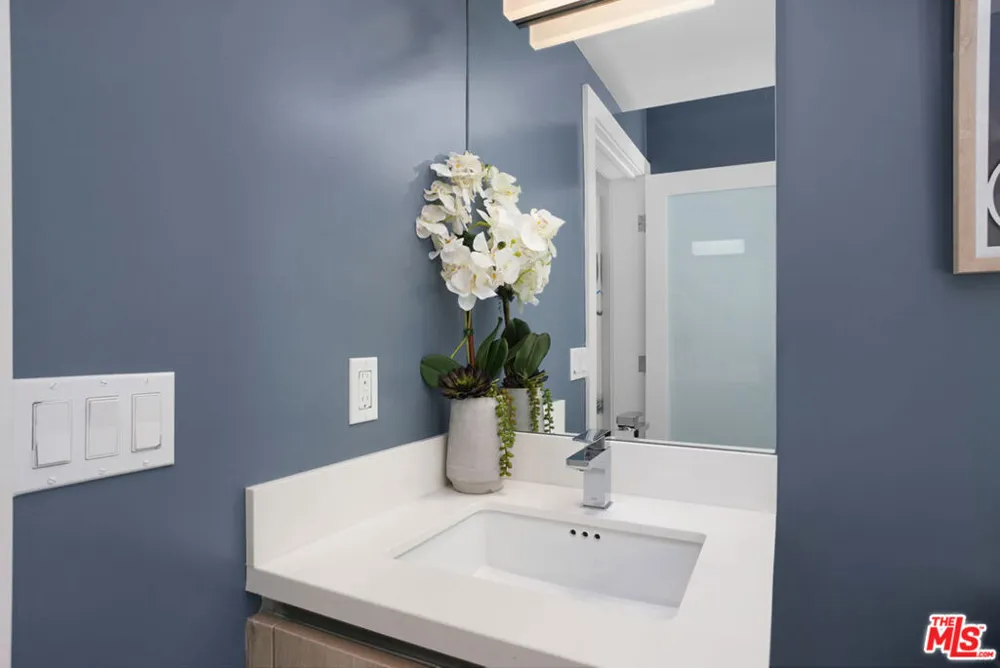 8210 Fountain Avenue #203 West Hollywood, CA 90046