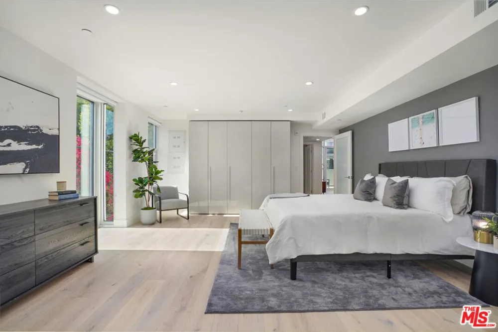 8210 Fountain Avenue #203 West Hollywood, CA 90046