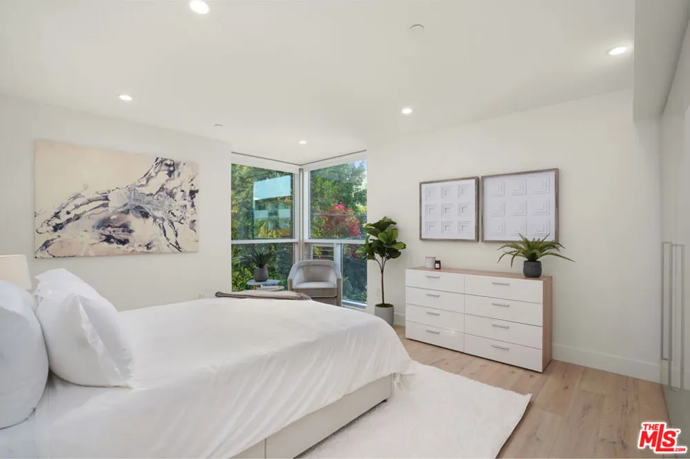 8210 Fountain Avenue #203 West Hollywood, CA 90046