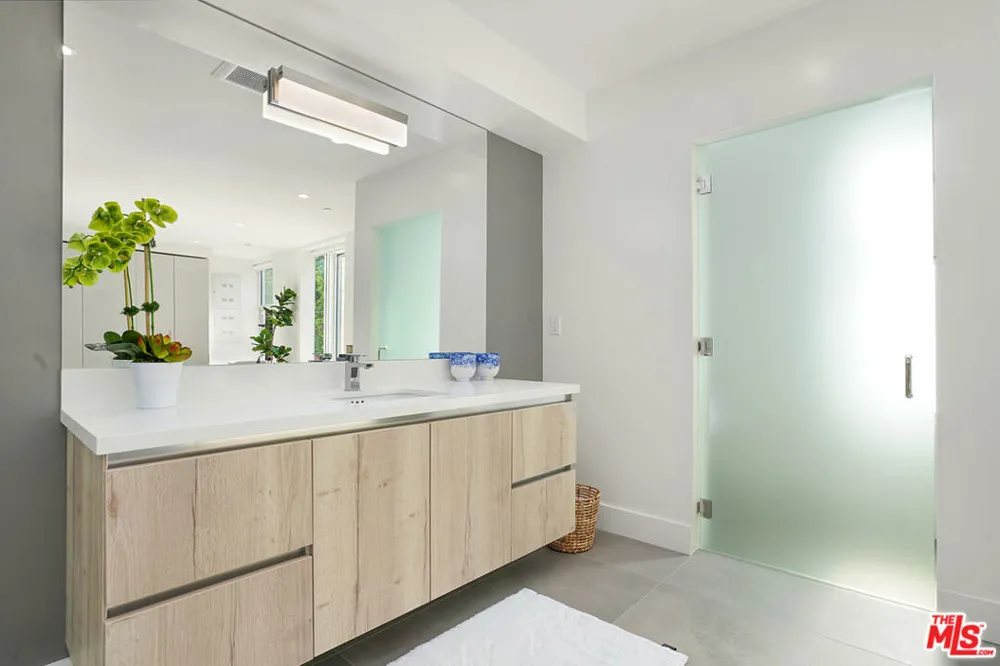 8210 Fountain Avenue #203 West Hollywood, CA 90046