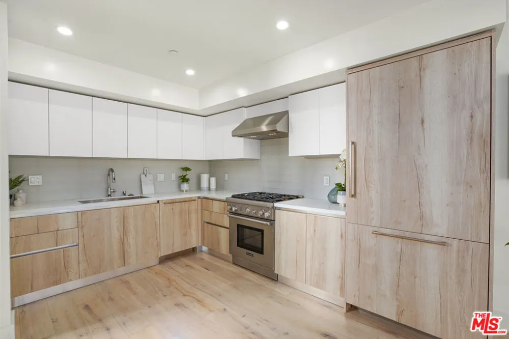 8210 Fountain Avenue #203 West Hollywood, CA 90046